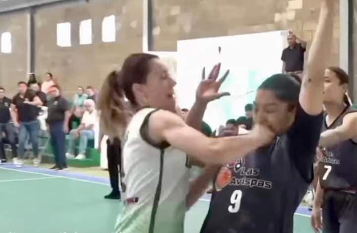 Pelean en Partido de Basquetbol Femenil